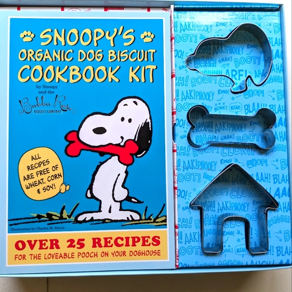 Snoopy Dog Biscuit Recipe Book & Cookie Cutters - Picture 1 of 3